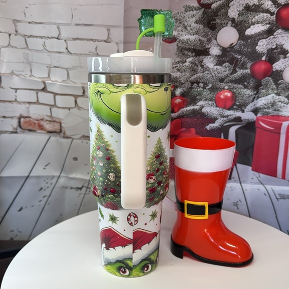 40oz Grinch Tumbler. NWOT - Picture 5 of 8